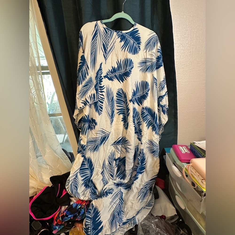 Blue and White Leaf Print Swim Cover Up. - Picture 5 of 5
